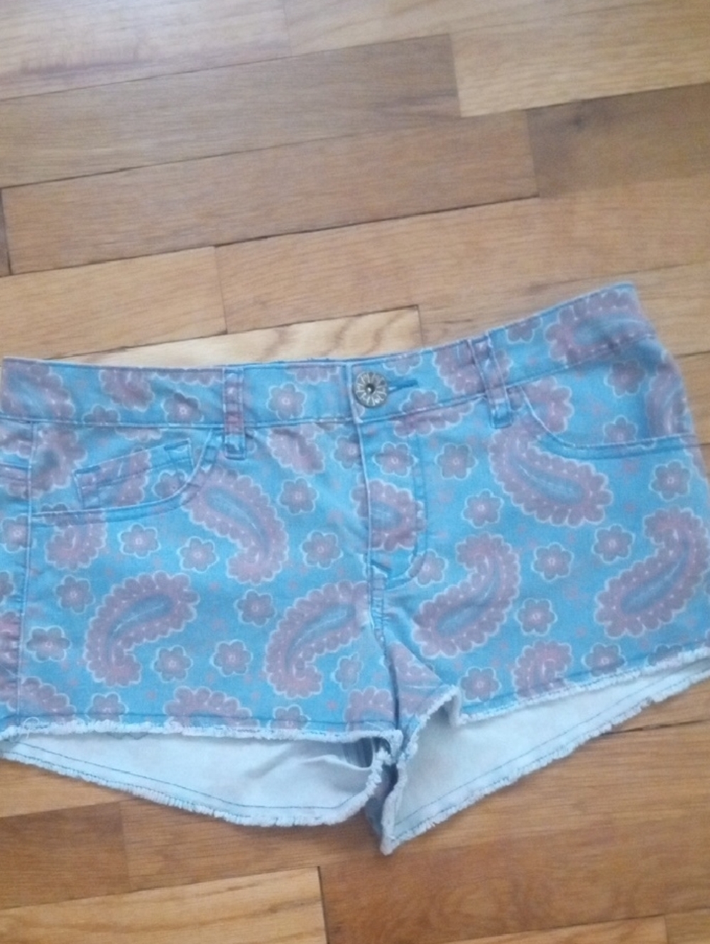 Juniors size 11 JOLT denim shorts blue with red design